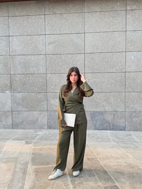 Izel shirt in olive green